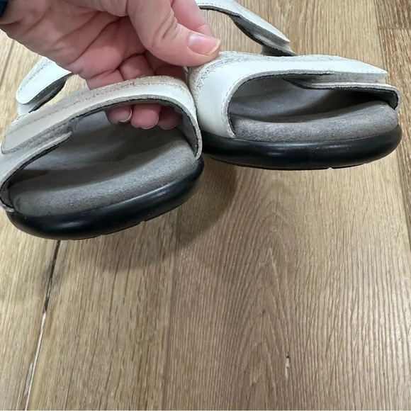 SAS Women's White & Silver Nudu Slide Leather Adjustable Strap Sandal Size 7 GUC - Picture 5 of 11